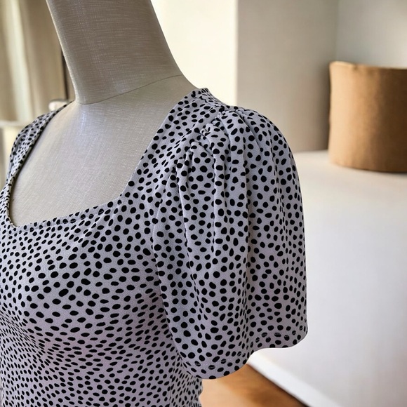 EXPRESS Top Puff Sleeve Polka Dot Sweetheart Neckline Black Gray XS - Picture 4 of 10